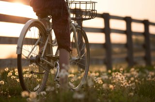 Jak dopasować oświetlenie rowerowe do warunków panujących jesienią?