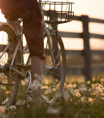 Jak dopasować oświetlenie rowerowe do warunków panujących jesienią?